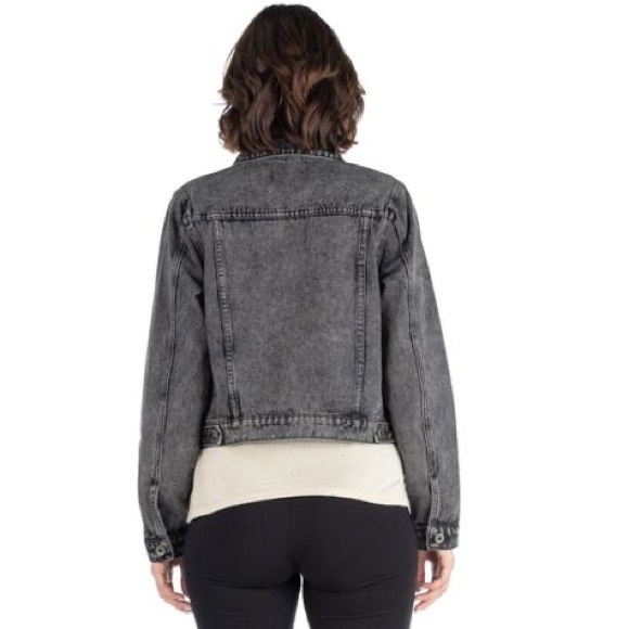 Womens Timeless Denim Jacket - Picture 4 of 9